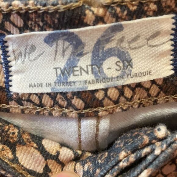 We the Free High Waist Denim Snake print raw hem Leggings - FREE PEOPLE - Picture 5 of 9